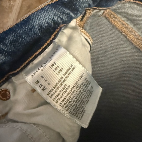 American Eagle Women’s Straight Leg Jeans Size 4 Long Rigid Denim Raw Hem - Picture 3 of 4